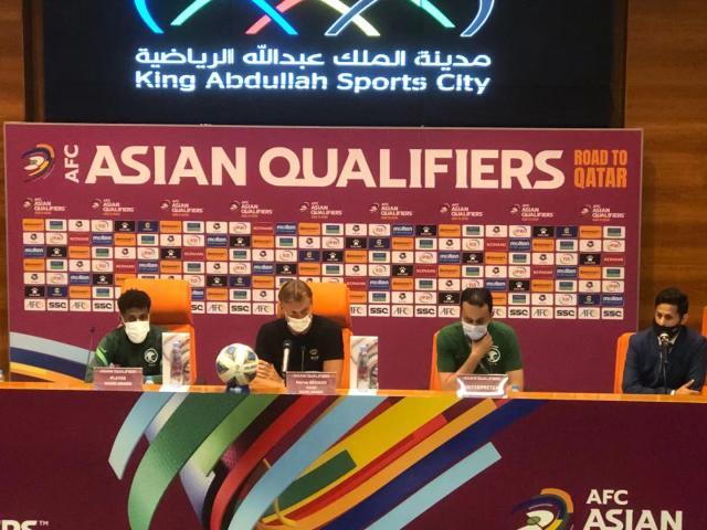体育赛事-沙特主帅愤怒中国球员令其门将受伤 将伤缺两个月